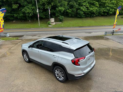 Quicksilver Metallic 2022 GMC Terrain SLT