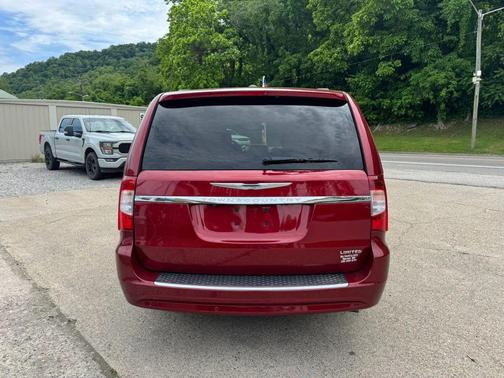 Deep Cherry Red Crystal Pearlcoat 2016 Chrysler Town & Country Limited Platinum