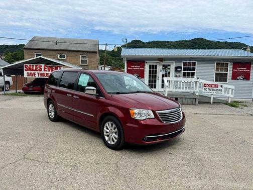 Deep Cherry Red Crystal Pearlcoat 2016 Chrysler Town & Country Limited Platinum