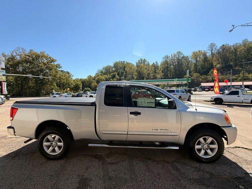 2011 Nissan Titan SV