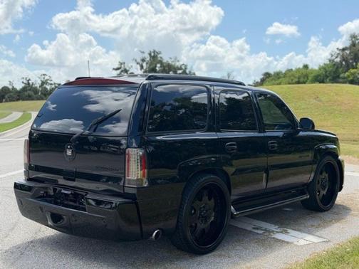 2002 Cadillac Escalade Base