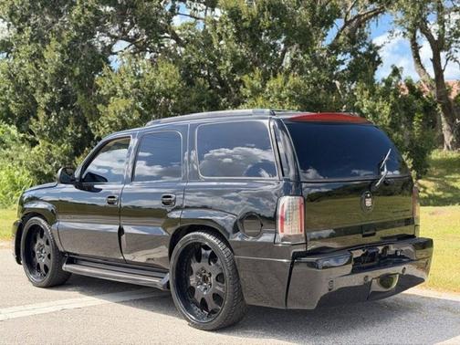 2002 Cadillac Escalade Base