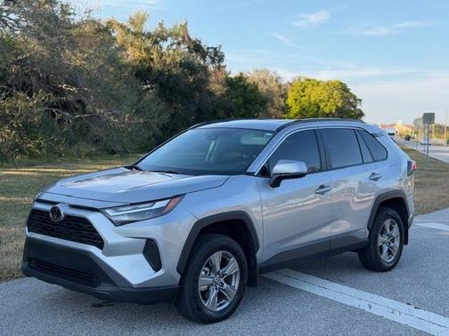 2025 Toyota RAV4 Hybrid XLE