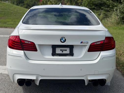 Alpine White 2014 BMW M5 Base