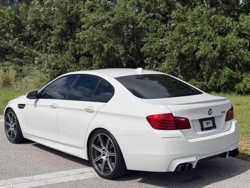 Alpine White 2014 BMW M5 Base