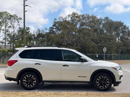 2019 Nissan Pathfinder SL