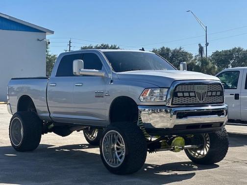 2017 RAM 2500 SLT Crew Cab 4x4 6'4' Box