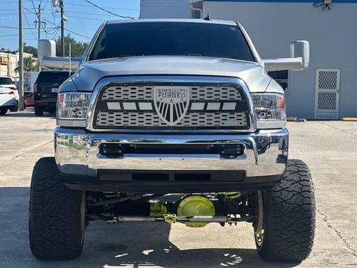 2017 RAM 2500 SLT Crew Cab 4x4 6'4' Box