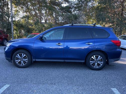2018 Nissan Pathfinder SV
