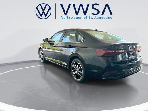 Deep Black Pearl 2026 Volkswagen Jetta 1.4T SE