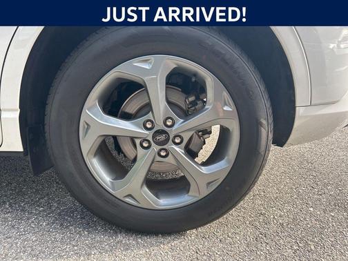 Oxford White 2023 Ford Escape ST-Line