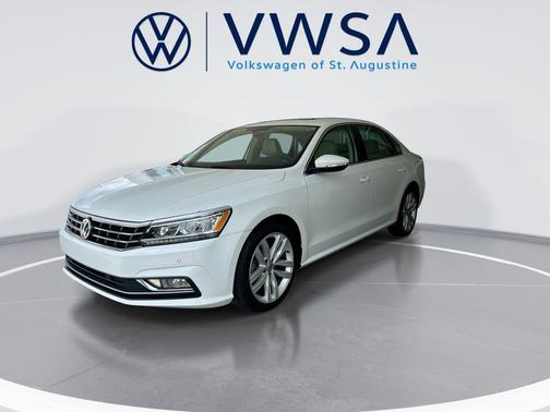 Pure White 2018 Volkswagen Passat 2.0T SE