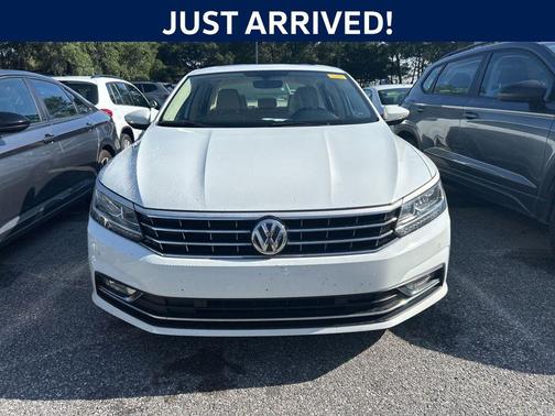 Pure White 2018 Volkswagen Passat 2.0T SE