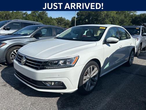 Pure White 2018 Volkswagen Passat 2.0T SE