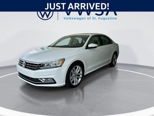 Pure White 2018 Volkswagen Passat 2.0T SE