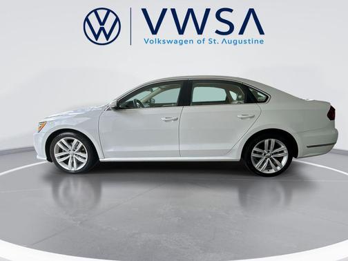 Pure White 2018 Volkswagen Passat 2.0T SE
