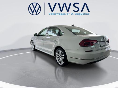 Pure White 2018 Volkswagen Passat 2.0T SE