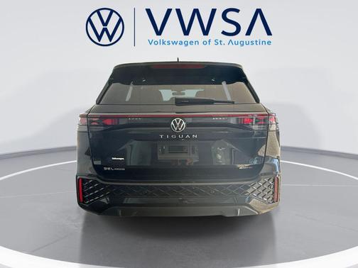 Deep Black Pearl 2026 Volkswagen Tiguan 2.0T SEL R-Line 4MOTION