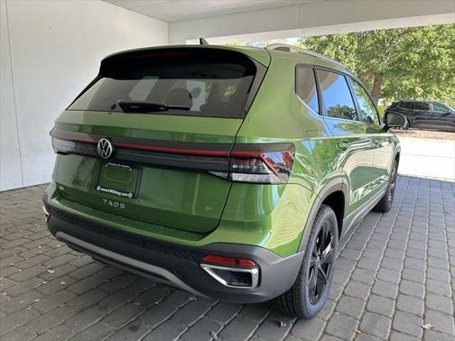 2025 Volkswagen Taos 1.5T SE