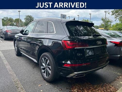 Mythos Black Metallic 2024 Audi Q5 45 S line Premium Plus