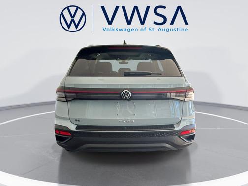 Monument Gray w/Deep Black Roof 2026 Volkswagen Taos SE Black