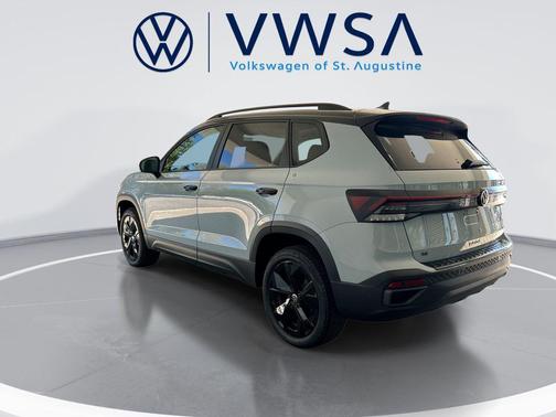Monument Gray w/Deep Black Roof 2026 Volkswagen Taos SE Black