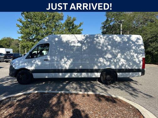 Arctic White 2024 Mercedes-Benz Sprinter 2500 High Roof