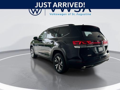 Deep Black Pearl 2024 Volkswagen Atlas 2.0T SE