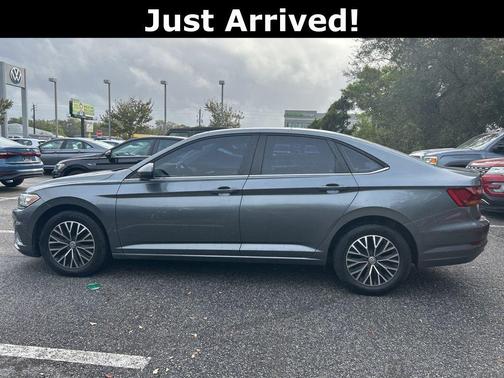 Platinum Gray Metallic 2019 Volkswagen Jetta 1.4T SE
