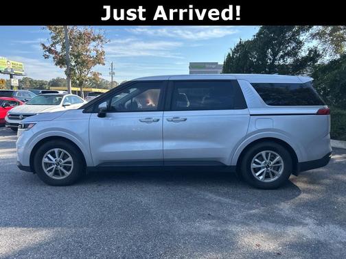 2023 Kia Carnival LX