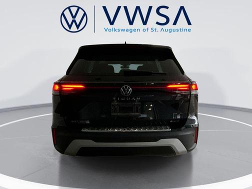 Deep Black Pearl 2026 Volkswagen Tiguan 2.0T SE 4MOTION