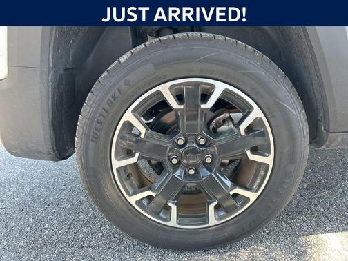 Alpine White Clearcoat 2023 Jeep Renegade Upland