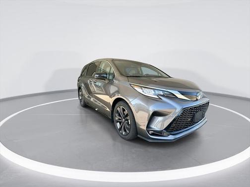 2022 Toyota Sienna XSE 7 Passenger
