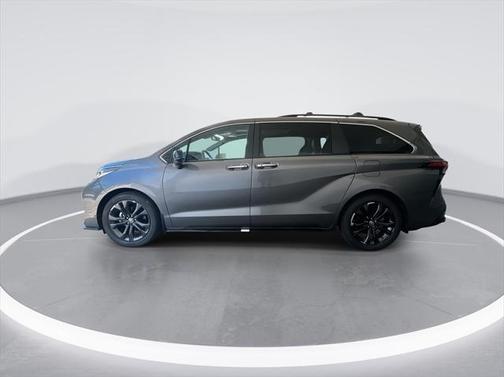 2022 Toyota Sienna XSE 7 Passenger