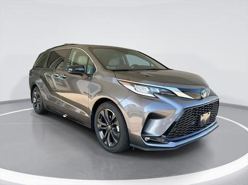 2022 Toyota Sienna XSE 7 Passenger