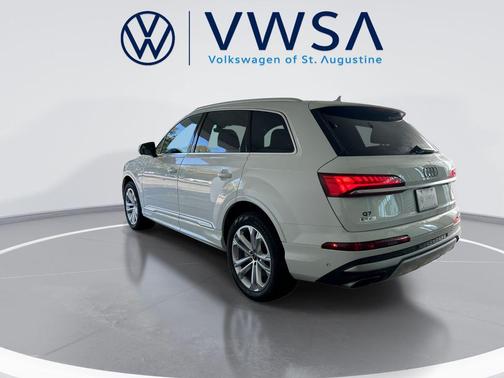 2025 Audi Q7 55 Premium Plus