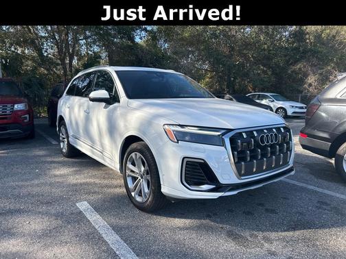 2025 Audi Q7 55 Premium Plus