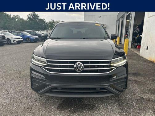 Deep Black Pearl 2024 Volkswagen Tiguan 2.0T SE 4MOTION