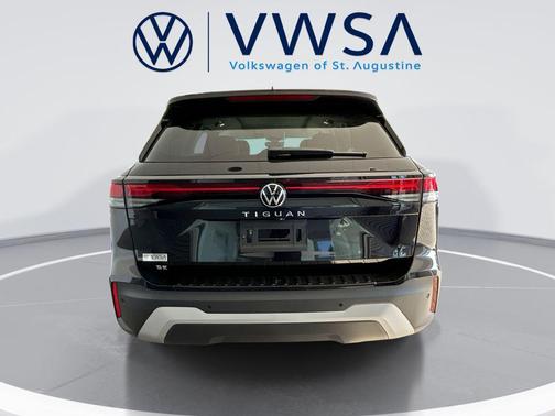 deep black pearl 2026 Volkswagen Tiguan 2.0T SE