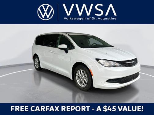 Bright White Clearcoat 2023 Chrysler Voyager LX