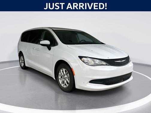 Bright White Clearcoat 2023 Chrysler Voyager LX