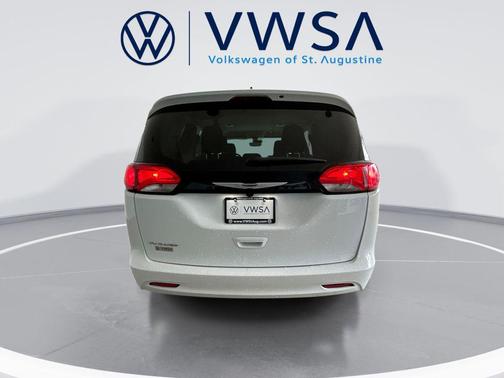 Bright White Clearcoat 2023 Chrysler Voyager LX