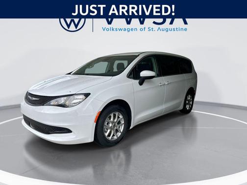 Bright White Clearcoat 2023 Chrysler Voyager LX