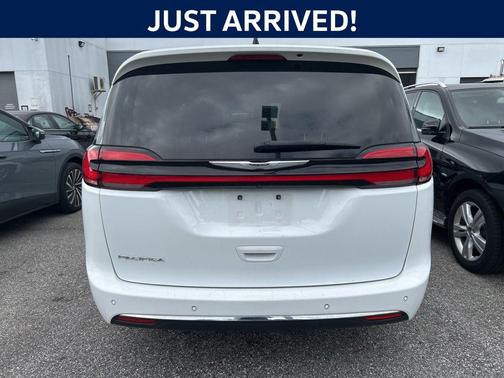 Bright White Clearcoat 2023 Chrysler Pacifica Touring L