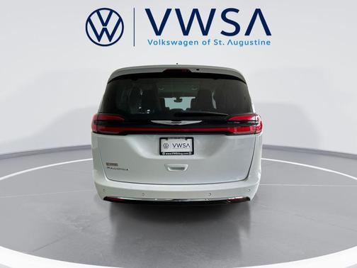 Bright White Clearcoat 2023 Chrysler Pacifica Touring L