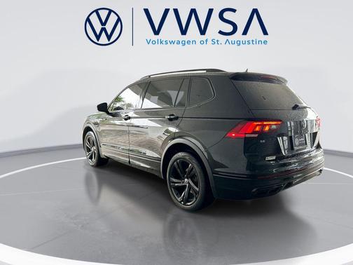 Deep Black Pearl 2024 Volkswagen Tiguan 2.0T SE R-Line Black