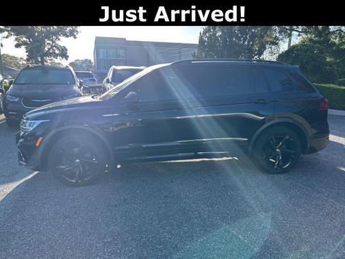2024 Volkswagen Tiguan 2.0T SE R-Line Black