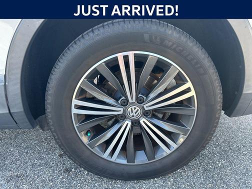 Pure White 2018 Volkswagen Tiguan 2.0T SEL