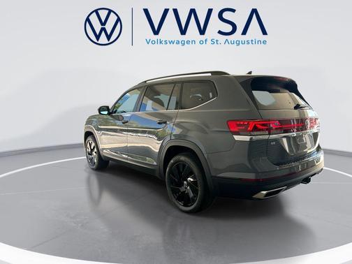 pure gray 2026 Volkswagen Atlas 2.0T SE w/Technology
