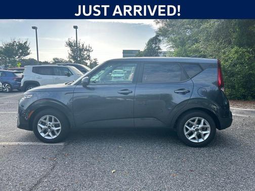Gravity Gray 2022 Kia Soul LX
